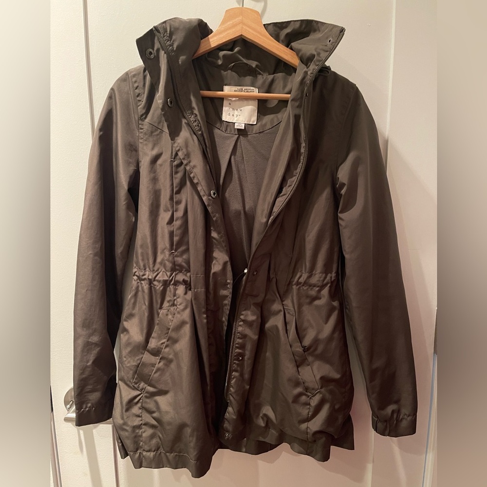 Forest green light raincoat/windbreaker